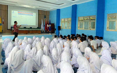 Siapkan Generasi Siap Kerja, SMK Muhammadiyah Bobotsari Gelar Seminar Peningkatan Kompetensi Soft Skill Siswa AKL